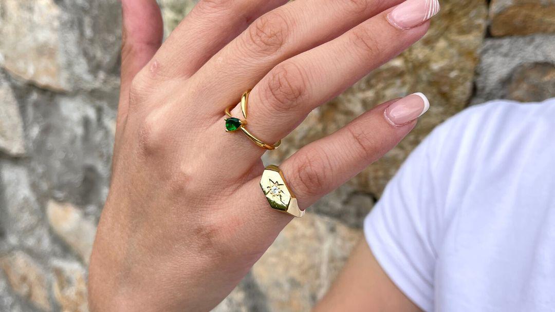 blog gold or silver jewelry Instagram Post Τι είναι τα Σεβαλιέ δαχτυλίδια και πως να τα φορέσεις - ασήμι 925