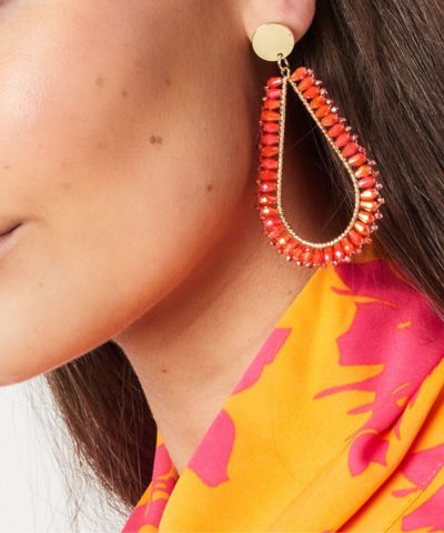 feminine-drop-earrings-woman