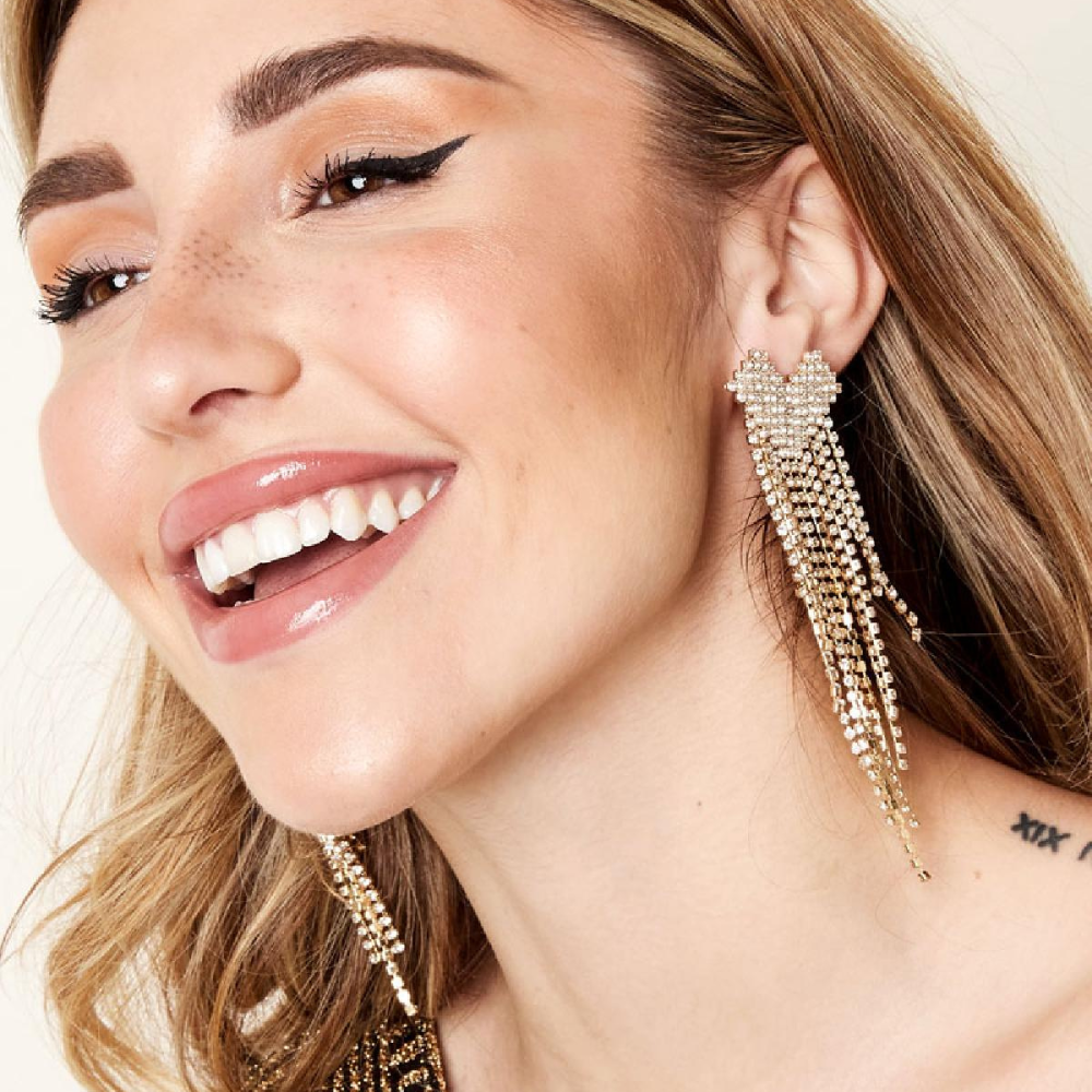 cocktail-statement-earrings-woman
