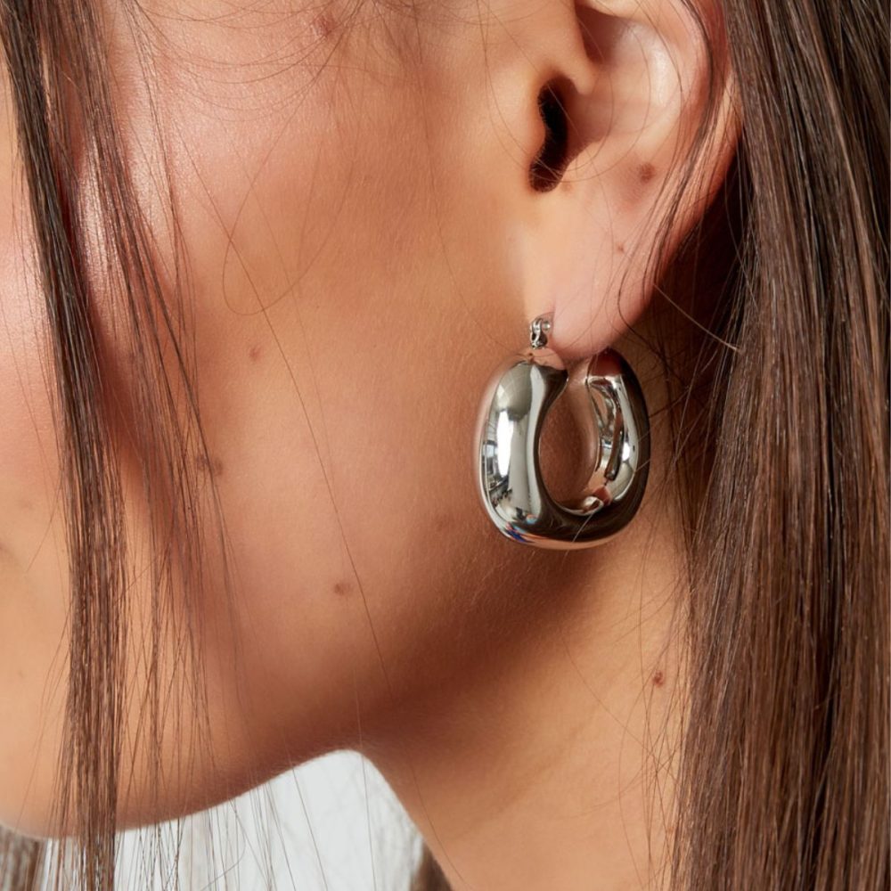 attractive-hoop-earrings-in-silver-stainless-steel-woman