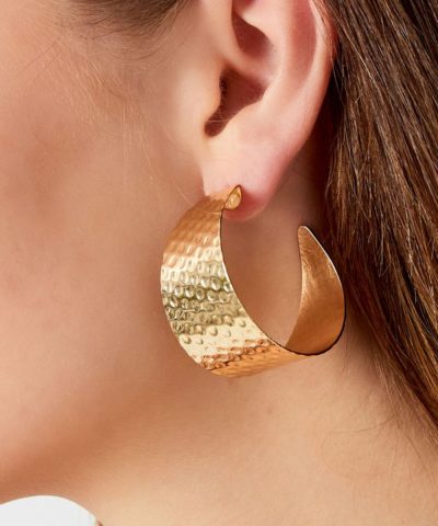bold-textured-hoop-earrings-stainless-steel-woman